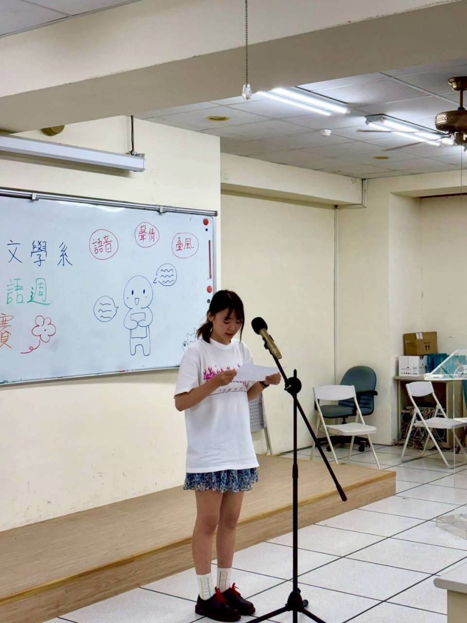 第二十七屆華語週朗讀與板書比賽活動紀錄，學生現場進行板書書寫、朗讀發表與成果展示，展現華語文表達與書寫能力。